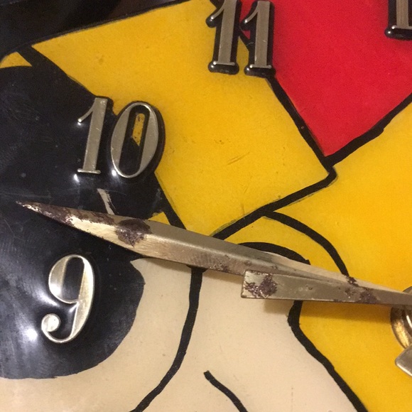 Mickey mouse shaped clock - Picture 9 of 13